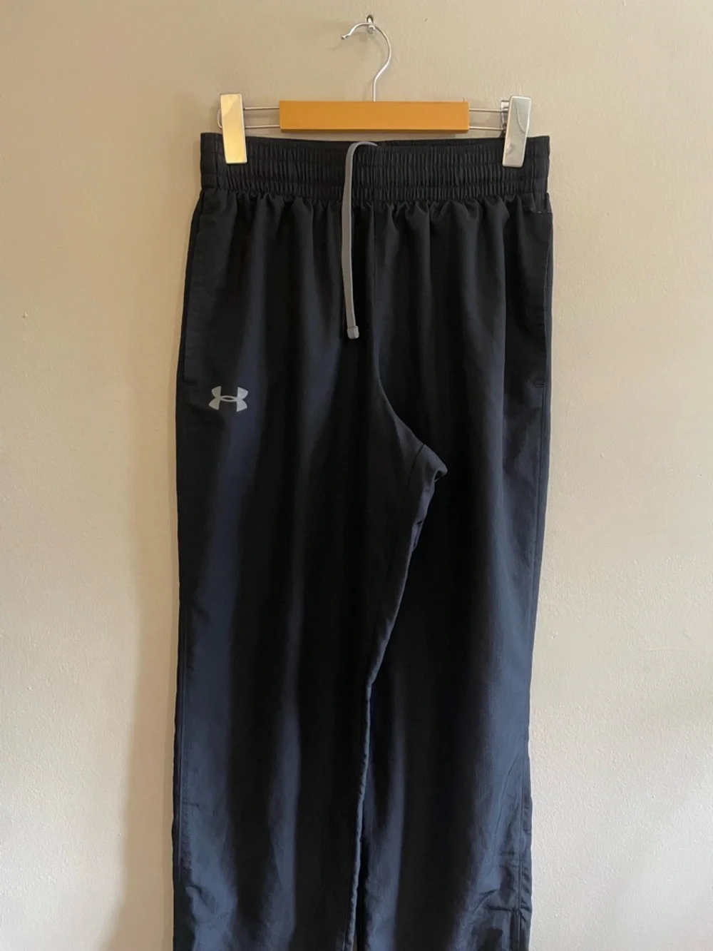 Under Armour Black Lightweight Track Pants – Size Small GUC *Flaw - Picture 3 of 16